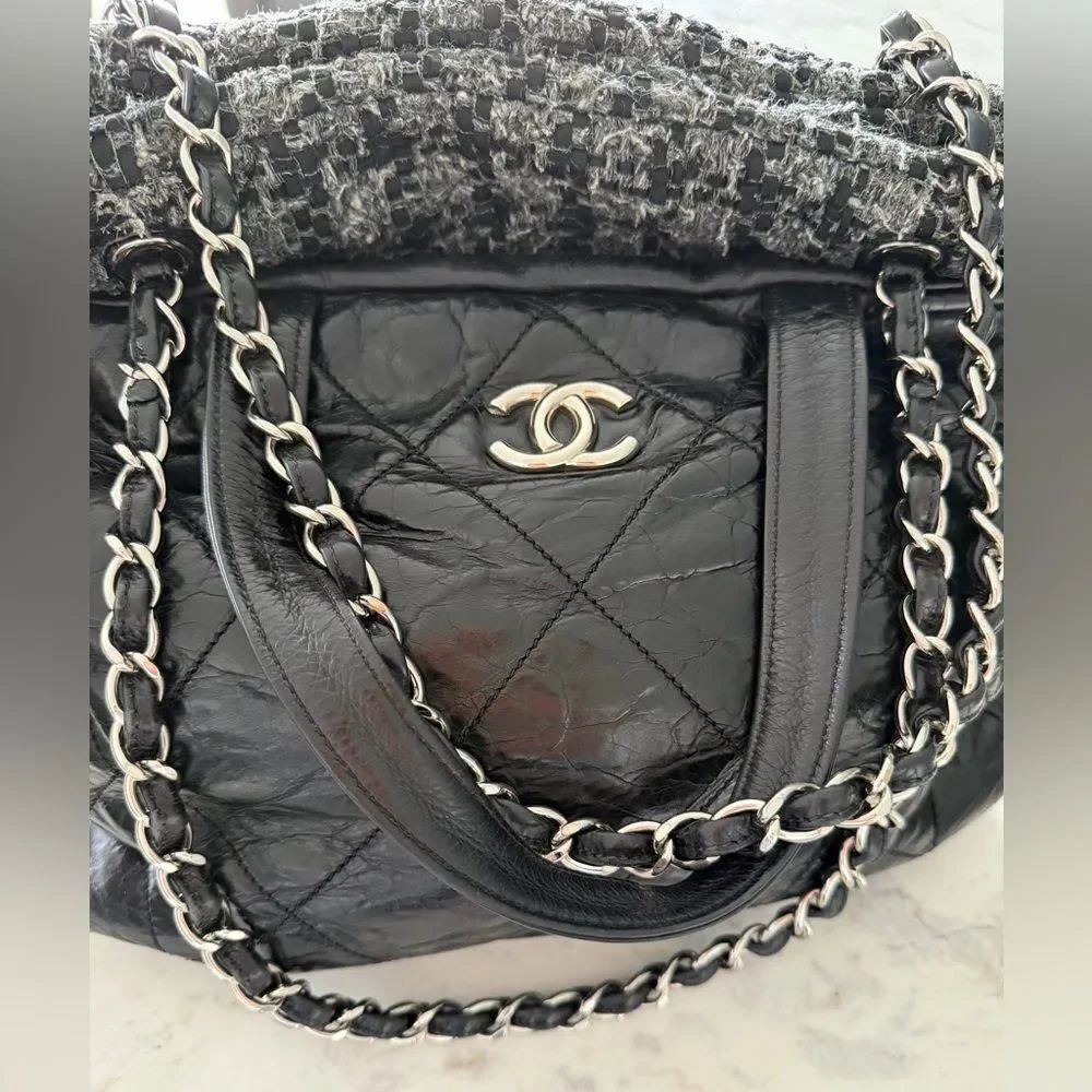 CHANEL Black Quilted Tote with Chain Detail - Picture 5 of 17